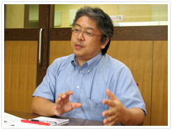 大久保 新 氏